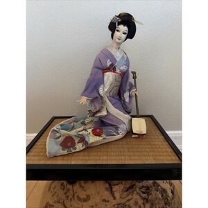 VTG Nishi & Co Japanese Geisha Doll in Ornate Kimono w/ Guitar‎ on Bamboo Stand